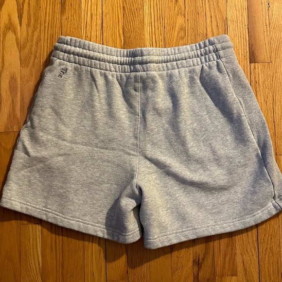 Aritzia cozy boyfriend 5” shorts - Picture 2 of 3